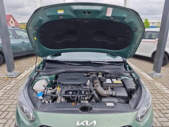 Ceed SW TOP 1.5T-GDI 118kW po 1. majiteli, odpočet DPH - 18