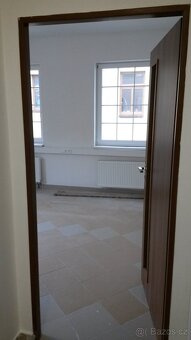Pronájem nebytových prostor sklady + kanceláře - 18