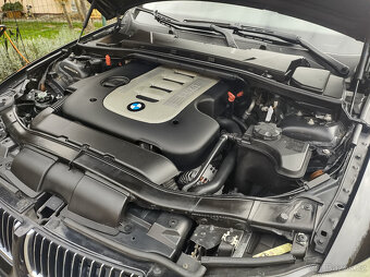 BMW 330XD automat 4x4 silný 170kW šestiválec prostorné kombi - 18