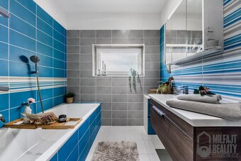 Prodej dvougeneračního domu 4+kk, 2+kk, zahrada 1.500 m2 , M - 18