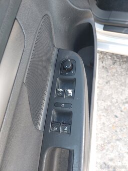 Volkswagen Golf 1.6   MPI - 18