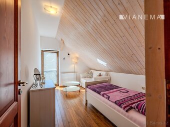 POUZE U NÁS Výjimečný rodinný dům, pozemek 973 m2, Makov - 18