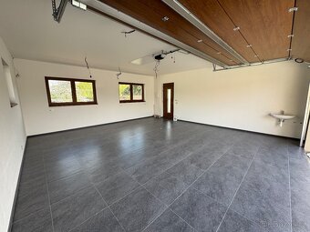 Pronájem novostavby rodinného domu 296 m2 - 18