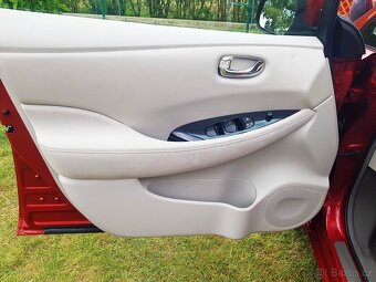 Nissan LEAF, střešní solar - 18