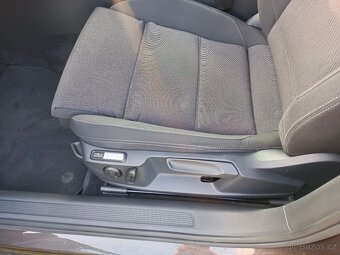 VOLKSWAGEN PASSAT 1.6 TDI, NAVI,LED,PRAV.SERVIS - 18