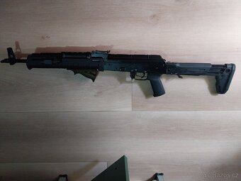 Prodám sbírku zbraní Glock, Remington, AK47, revolver - 18