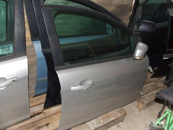 Prodám dveře na Ford Focus Mk2 kombi - 18