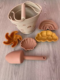 Nová silikonová sada hraček na pláž / set na písek dinosauři - 18