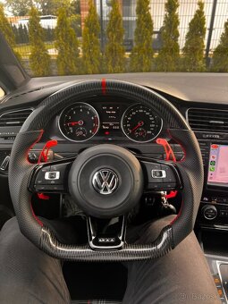 VOLKSWAGEN VOLANT KARBON - PERFOROVANA KOŽA - BIELE ŠITIE - 18