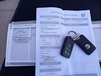 Volvo XC60, 2.4D5 120k 4x4+klima+Manual+ROZVODY - 18