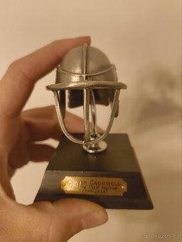 Sběratelské miniatury historických přileb (17 kusů) - 18