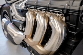 Triumph ROCKET 3GT - 18