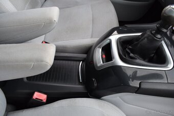 PEUGEOT 5008 1.6i 115KW/MANUÁL/ČR PŮVOD/2X SADY KOL/SERVISKA - 18