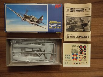 Modely letadel,KP, plastové stavebnice. - 18