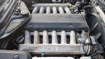 BMW E32 750i 12 knedlíků - 18