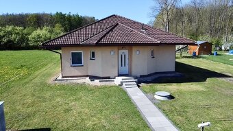 Prodej zánovního RD 3kk, 90m2, obklopen přírodou a klidem, n - 18