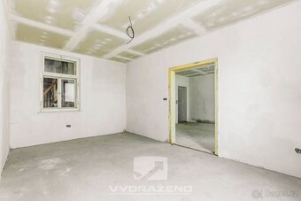 Dům (242 m2) s byty 4+kk (95,4 m2) a 3+kk (146,8 m2) v OV, Č - 18