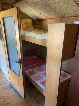 OBYTNÁ POJÍZDNÁ CHATA NA KOLECH S TERASOU - 18