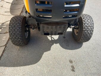 Prodám zahradní traktor MTD 13Hp - 18