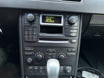 VOLVO XC90 2.4 D5 Momentum 7míst DVD roof player - 18
