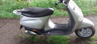 Piaggio Vespa ET - 18