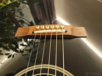 Česká akustická polomasivní kytara FURCH Ovation - 18