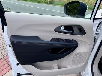 Chrysler Pacifica 3,6 Hybrid Čočka TOP 2023 DPH - 18