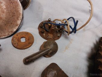 Uklid - dily ČZ a perak 350 - 18