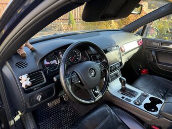 VW Touareg 3.0 V6 176kW 2011 rodinný - 18