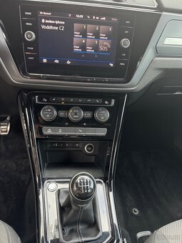 VW TOURAN 2.0 TDI R-LINE NAVI VYHŘ.SEDAČKY, KAMERA,SENZORY - 18