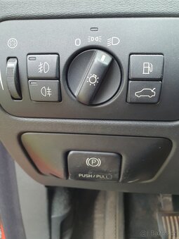 Volvo V70 2.0D 100kW 2009, manuál - 18