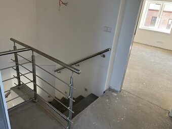 Prodej RD po kompletní reko. dvě bytové jednotky zahrada 710 - 18