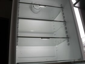 VESTAVNÁ KOMBINOVANÁ LEDNIČKA MIELE-283L,STÁŘÍ ROK,NOFROST - 18
