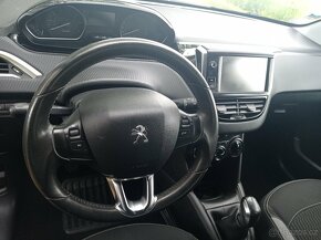Peugeot 208 - 18
