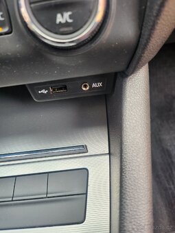 Škoda Octavia III kombi DSG 81KW klima vyhř. sedadla - 18