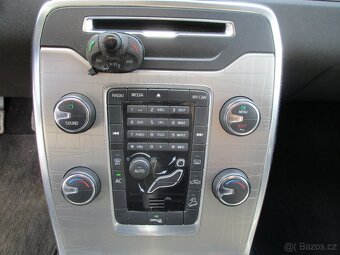 Volvo XC70 2,4D5 120KW Momentum Man. AWD 2012 DPHbez koroze - 18