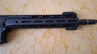 AR-15, Glock 19X - 18