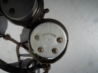 Reproduktor v dřevěné skřínce . - 18