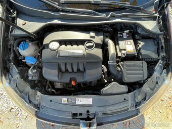 VW Golf 1.6 MPi Senzory, ALU, Výhřev Sedadel - 18