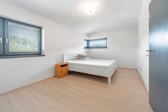 Rodinná rezidence v Novém Spolí – Luxus, prostor a wellness  - 18