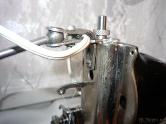 PŘENOSNÝ šicí stroj BOBBIN na KŮŽI - na 220 V - 18