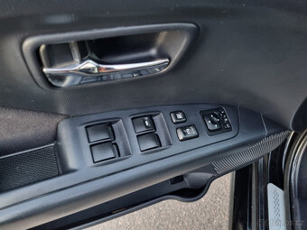 Peugeot 4007 2,2 HDi 4x4, 7 míst - 18