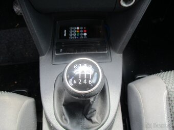 VW TOURAN 1,6TDI TDi 77kw Klimatr. 6rychlostí 2011 - 18