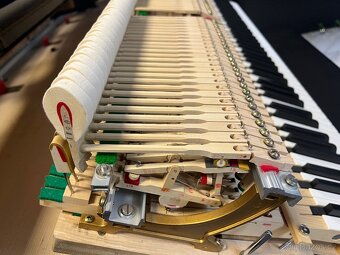 Značkový klavír ESSEX od Steinway & Sons se zárukou 5 let. - 18