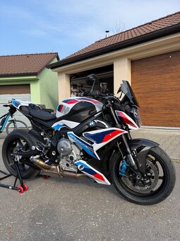 Bmw m1000r - 18