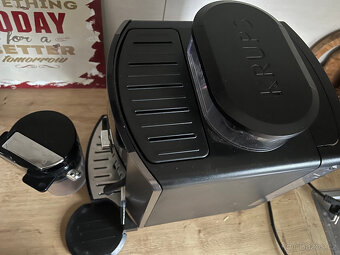Kávovar Krups EA 819E Arabica Latte Quattro Force - TOP - 18