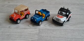autíčka - modely MIX větší - obyčejné i značkové - 18