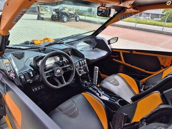 CAN-AM Maverick X3 X RC Turbo - 18