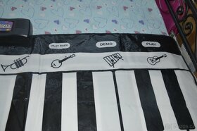 Chicco Fisher Price hračky se zvuky nášlapné piano - 18