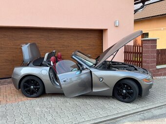 BMW Z4 2.2i (125kw) manuál, dovoz DE, červená kůže - 18